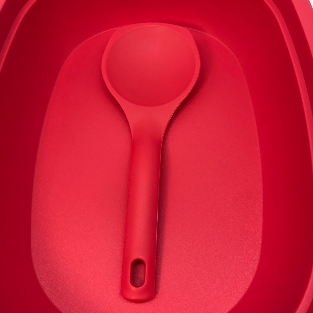 Tupperware Server - Picture 7 of 7